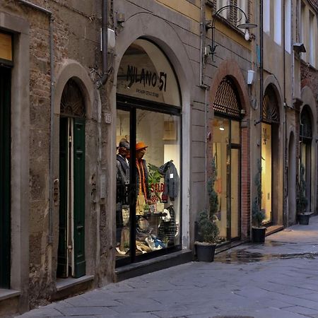 A Palazzo Busdraghi Residenza D'Epoca Bed & Breakfast ลุคคา ภายนอก รูปภาพ