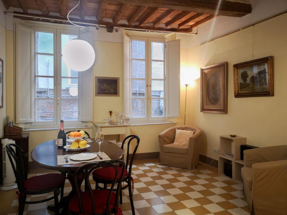 A Palazzo Busdraghi Residenza D'Epoca Bed & Breakfast ลุคคา ภายนอก รูปภาพ