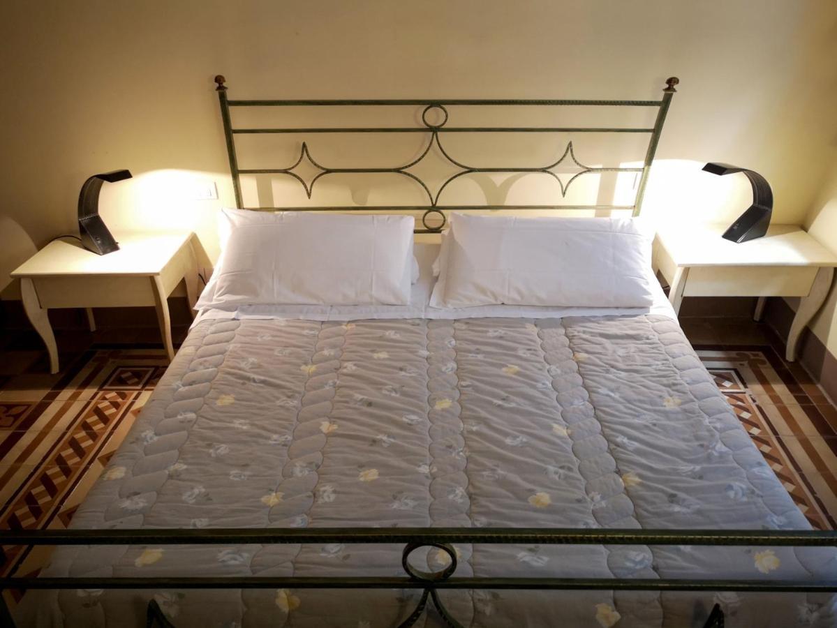 A Palazzo Busdraghi Residenza D'Epoca Bed & Breakfast ลุคคา ภายนอก รูปภาพ