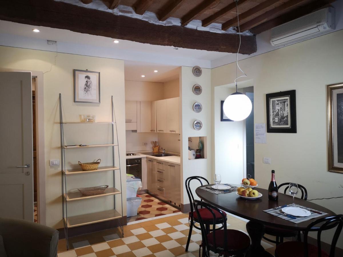 A Palazzo Busdraghi Residenza D'Epoca Bed & Breakfast ลุคคา ภายนอก รูปภาพ