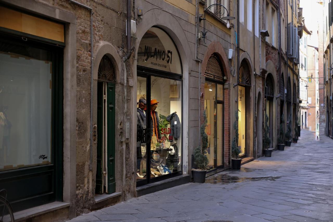 A Palazzo Busdraghi Residenza D'Epoca Bed & Breakfast ลุคคา ภายนอก รูปภาพ