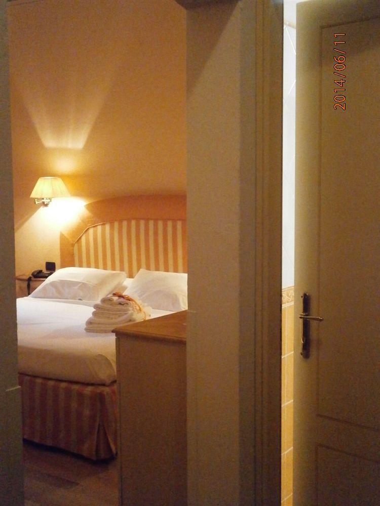 A Palazzo Busdraghi Residenza D'Epoca Bed & Breakfast ลุคคา ภายนอก รูปภาพ