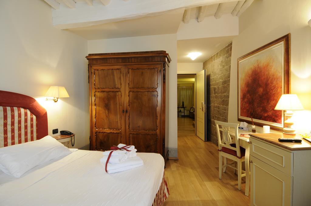 A Palazzo Busdraghi Residenza D'Epoca Bed & Breakfast ลุคคา ภายนอก รูปภาพ