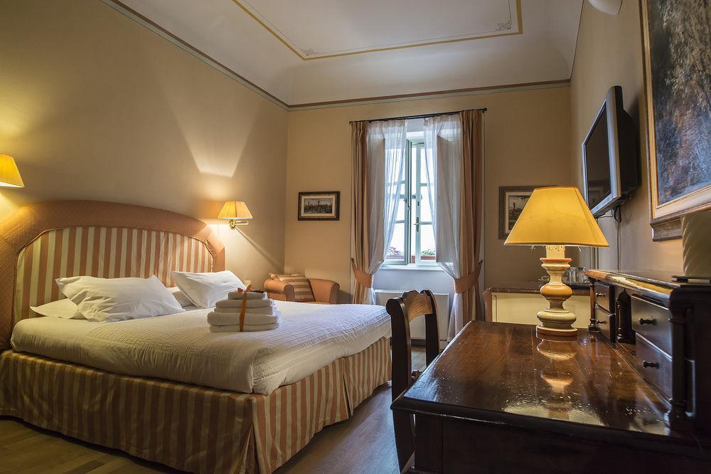 A Palazzo Busdraghi Residenza D'Epoca Bed & Breakfast ลุคคา ภายนอก รูปภาพ