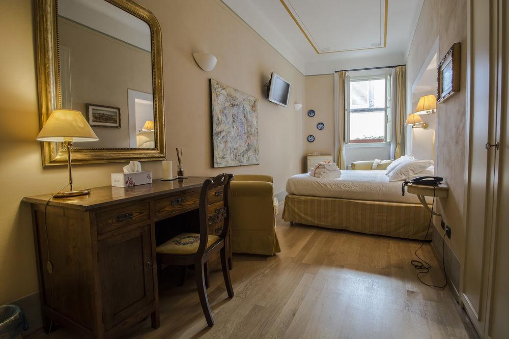 A Palazzo Busdraghi Residenza D'Epoca Bed & Breakfast ลุคคา ภายนอก รูปภาพ