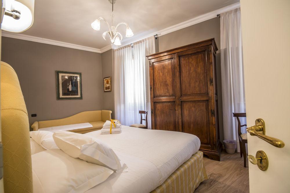 A Palazzo Busdraghi Residenza D'Epoca Bed & Breakfast ลุคคา ภายนอก รูปภาพ