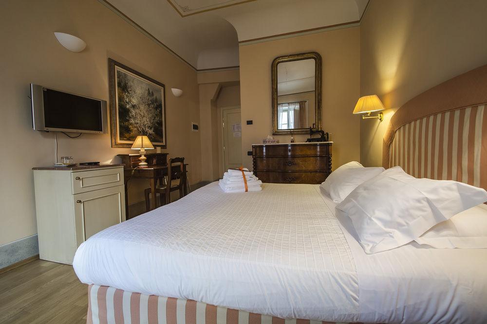 A Palazzo Busdraghi Residenza D'Epoca Bed & Breakfast ลุคคา ภายนอก รูปภาพ