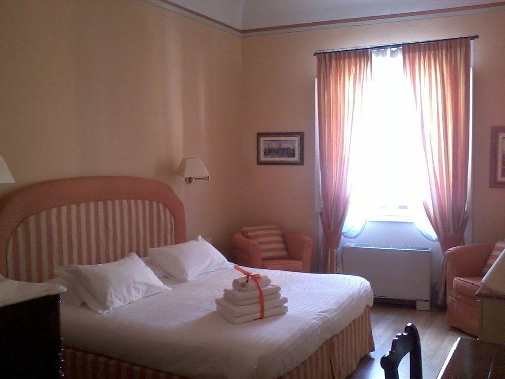 A Palazzo Busdraghi Residenza D'Epoca Bed & Breakfast ลุคคา ภายนอก รูปภาพ
