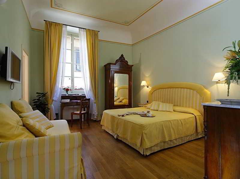 A Palazzo Busdraghi Residenza D'Epoca Bed & Breakfast ลุคคา ห้อง รูปภาพ