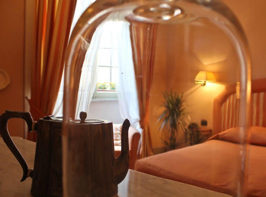 A Palazzo Busdraghi Residenza D'Epoca Bed & Breakfast ลุคคา ภายนอก รูปภาพ
