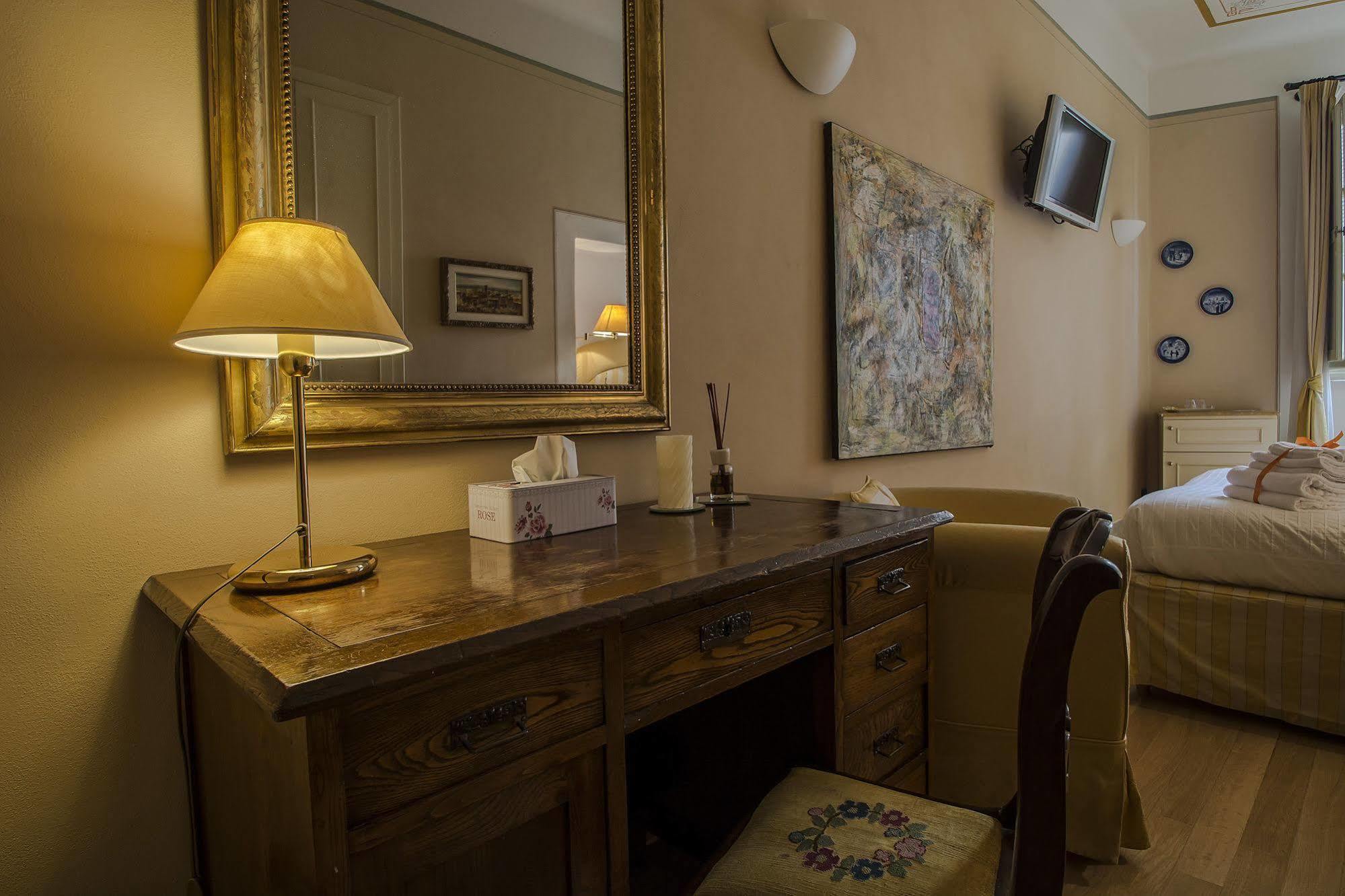 A Palazzo Busdraghi Residenza D'Epoca Bed & Breakfast ลุคคา ภายนอก รูปภาพ