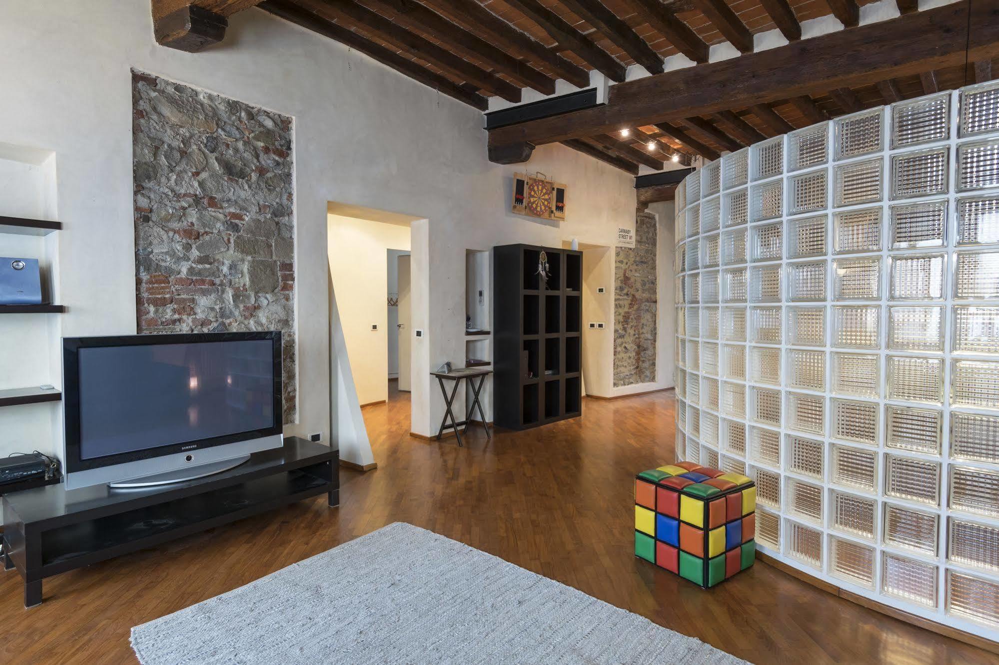 A Palazzo Busdraghi Residenza D'Epoca Bed & Breakfast ลุคคา ภายนอก รูปภาพ