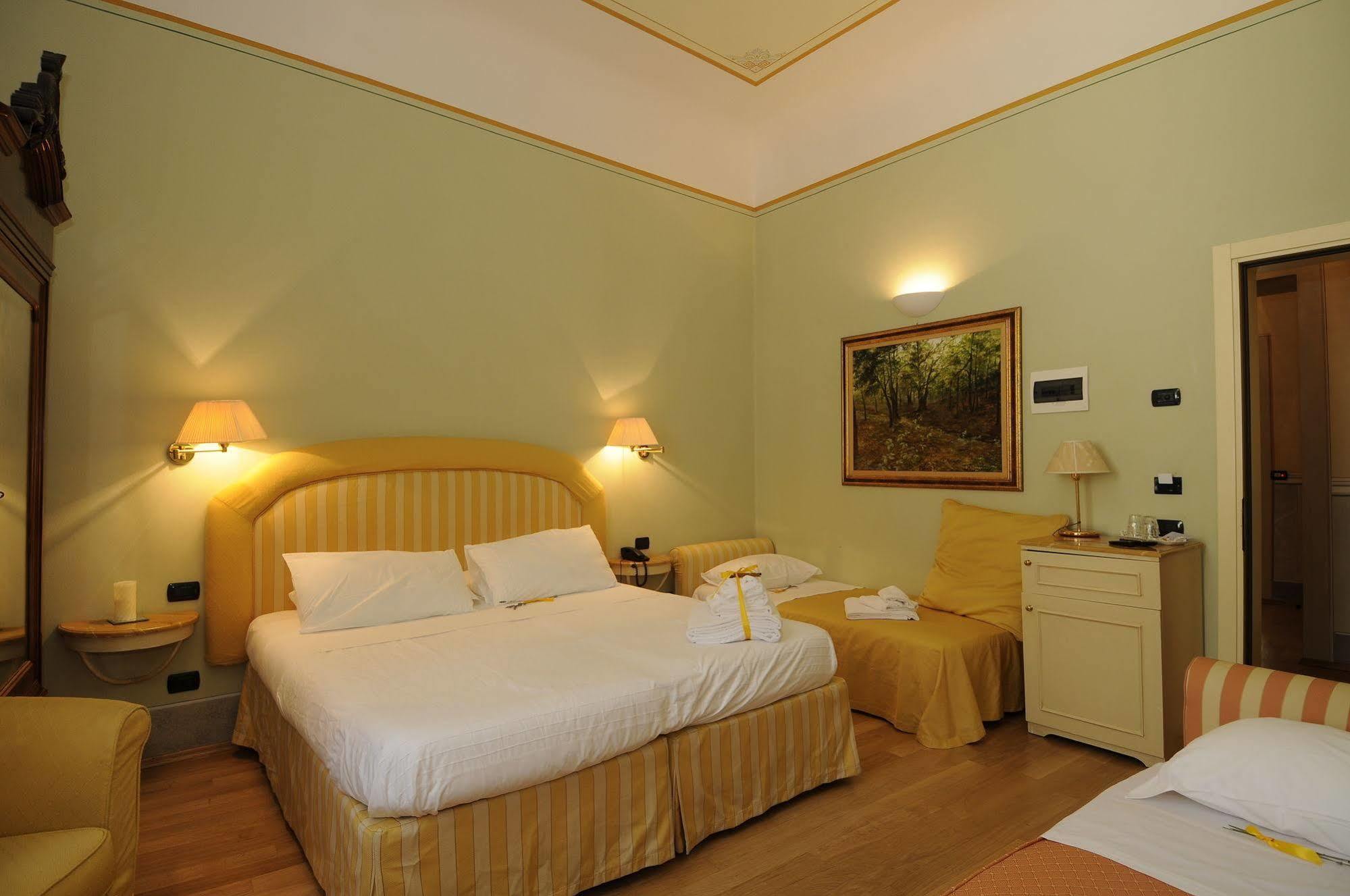 A Palazzo Busdraghi Residenza D'Epoca Bed & Breakfast ลุคคา ภายนอก รูปภาพ