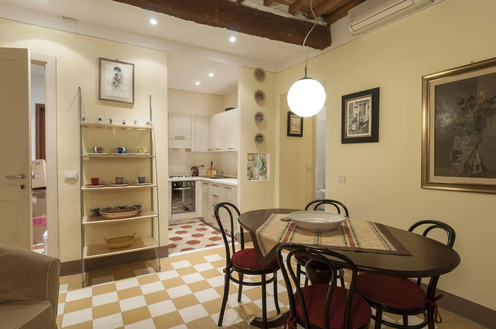 A Palazzo Busdraghi Residenza D'Epoca Bed & Breakfast ลุคคา ภายนอก รูปภาพ