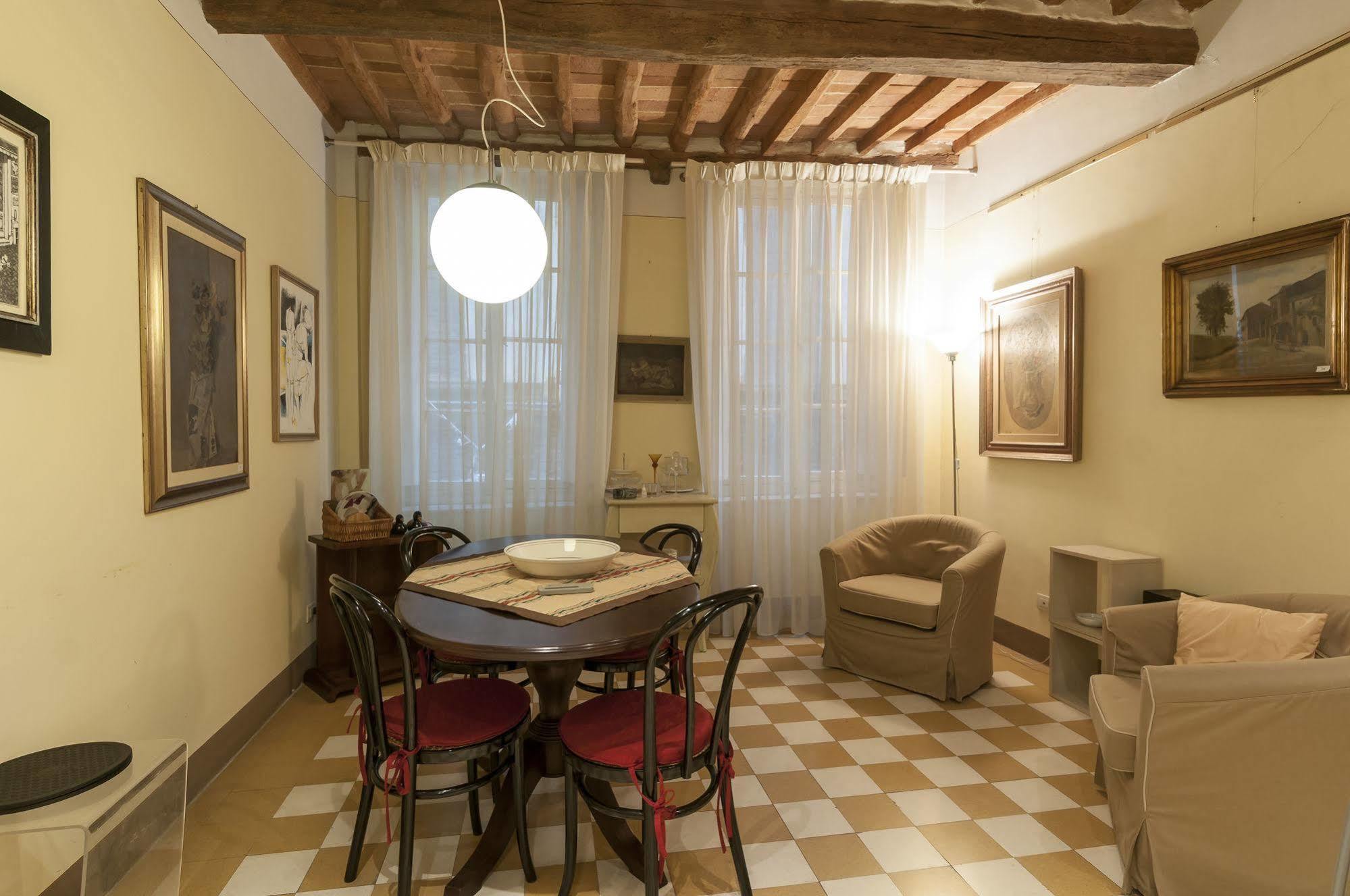A Palazzo Busdraghi Residenza D'Epoca Bed & Breakfast ลุคคา ภายนอก รูปภาพ